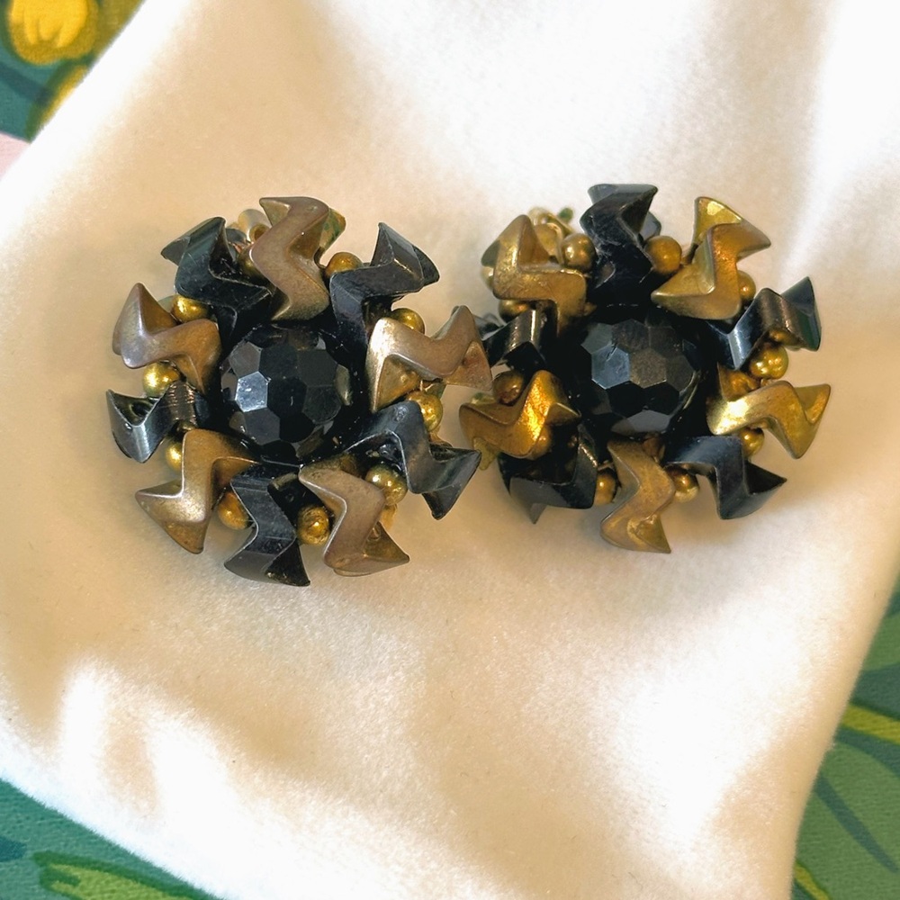 Hobe Elegant Black and Gold Earrings beaded cluster clip on
